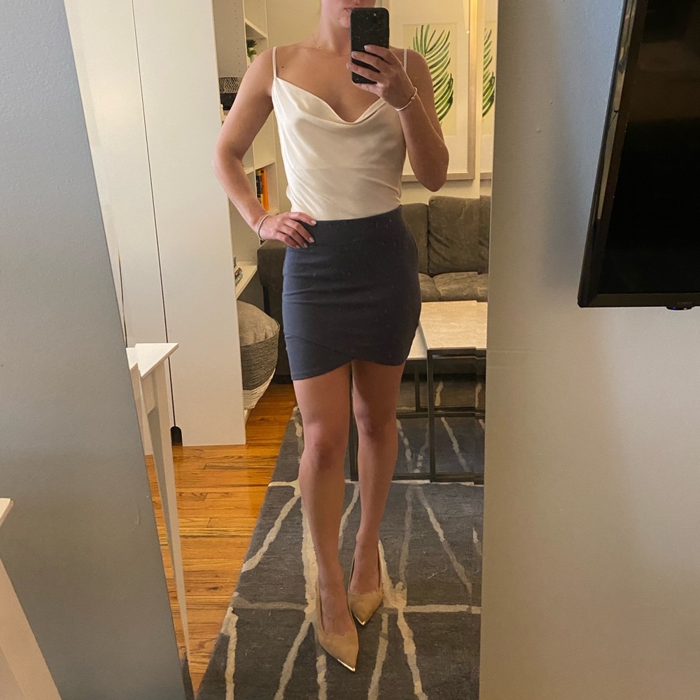 Aritzia (Talula) tulip skirt in grey-navy